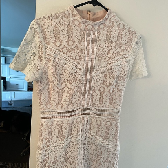 Lace short sleeved dress - Picture 6 of 16